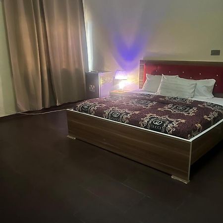 Hotel Adonai Ltd Benin City Eksteriør bilde