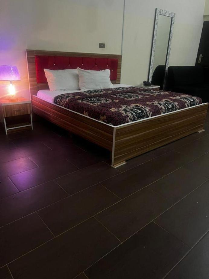 Hotel Adonai Ltd Benin City Eksteriør bilde