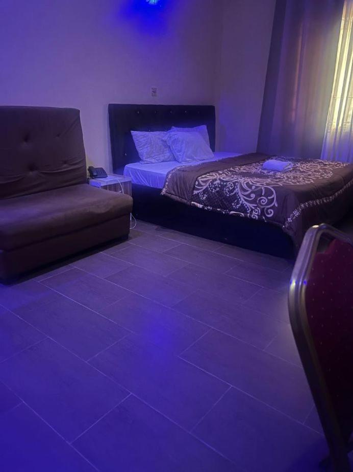 Hotel Adonai Ltd Benin City Eksteriør bilde