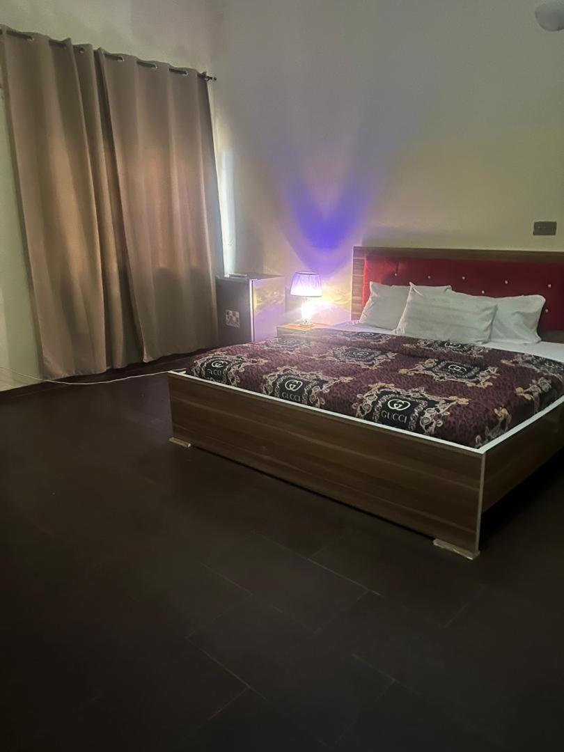 Hotel Adonai Ltd Benin City Eksteriør bilde