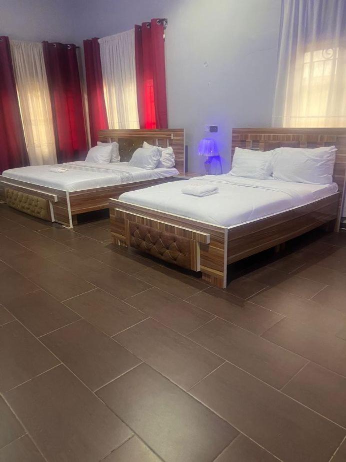 Hotel Adonai Ltd Benin City Eksteriør bilde